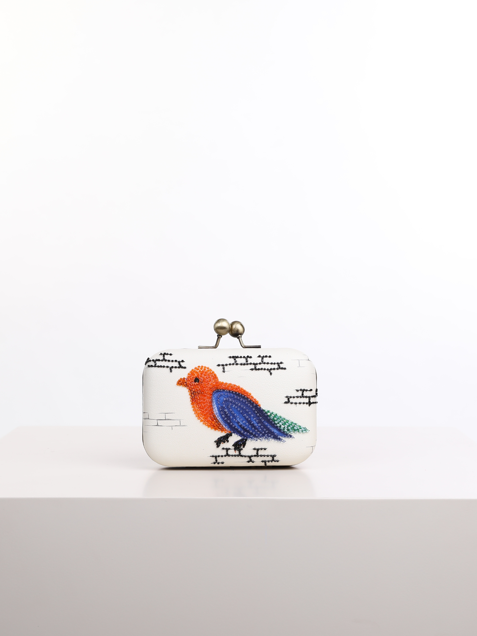 HerPorte-Freedom Embroidered White Minaudière