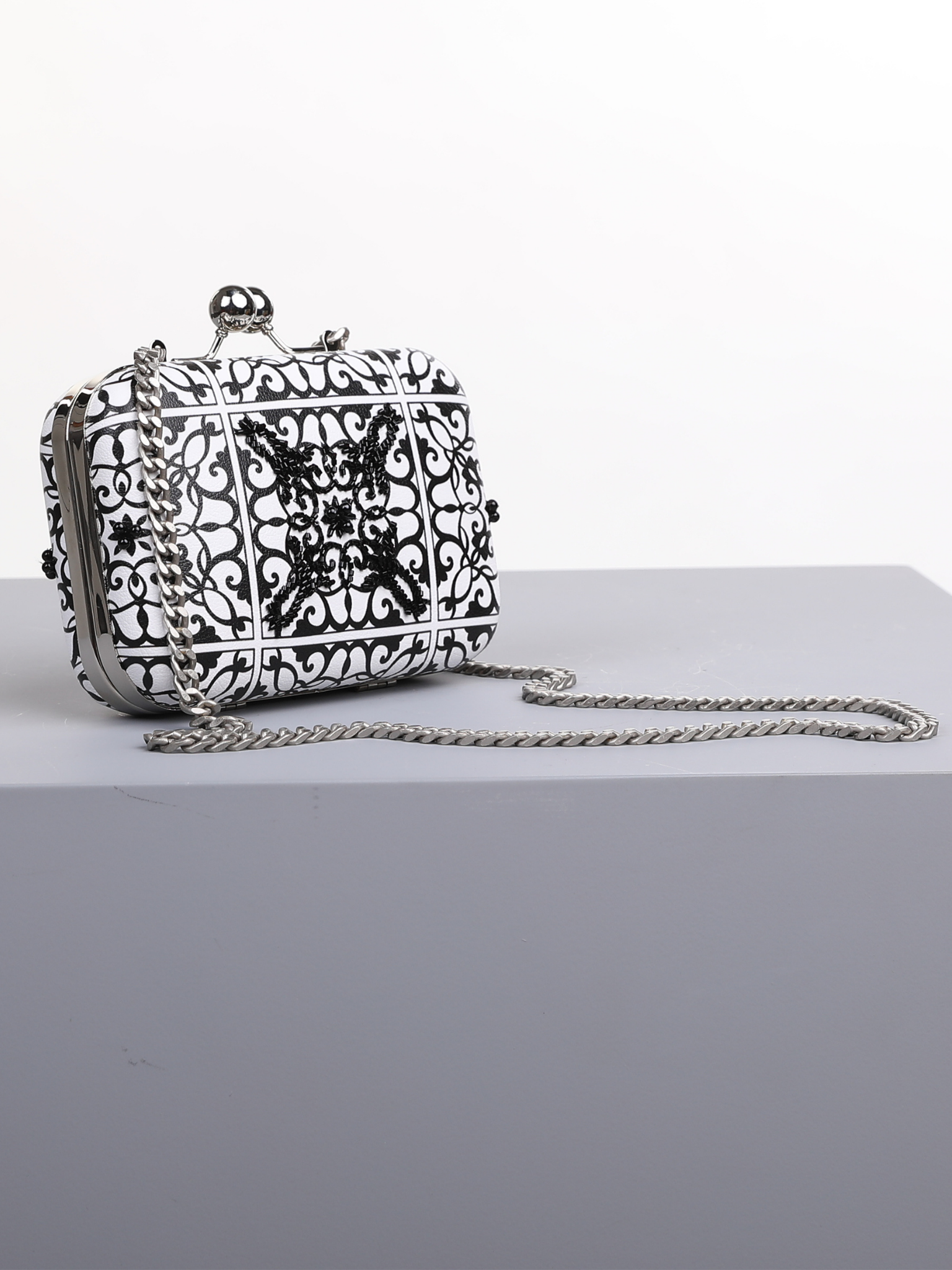 HerPorte-Black and White Embroidered Minaudiere