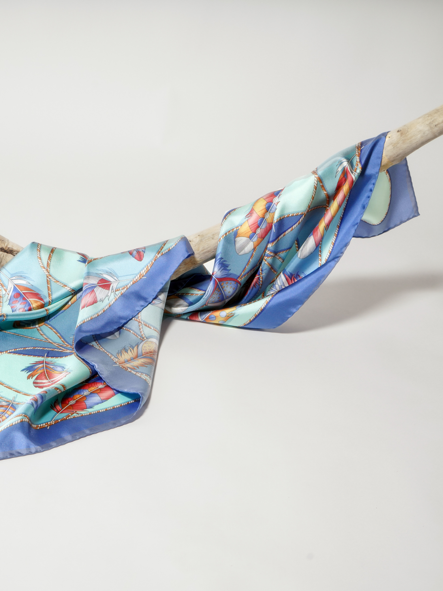 HerPorte-Oziosis Feather Silk Scarf 98x98cm